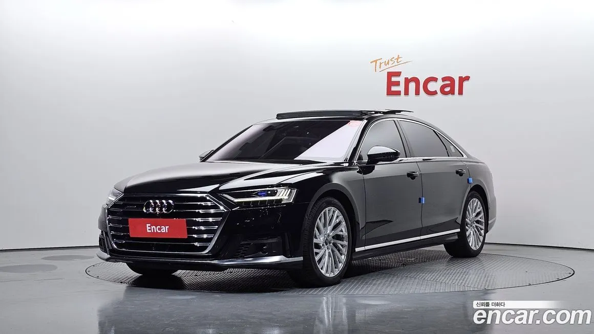 Audi A8 — фото 1