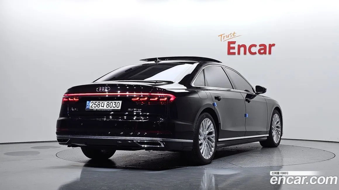 Audi A8 — фото 3