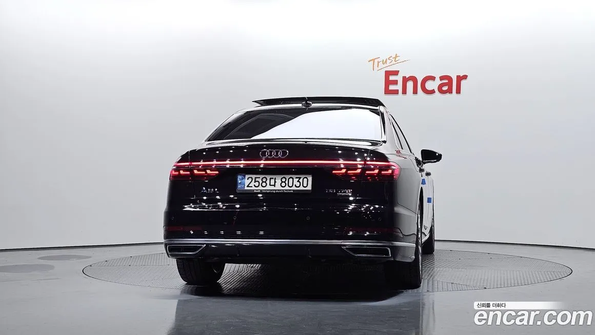 Audi A8 — фото 2