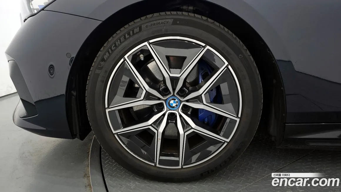 BMW i5 — фото 10
