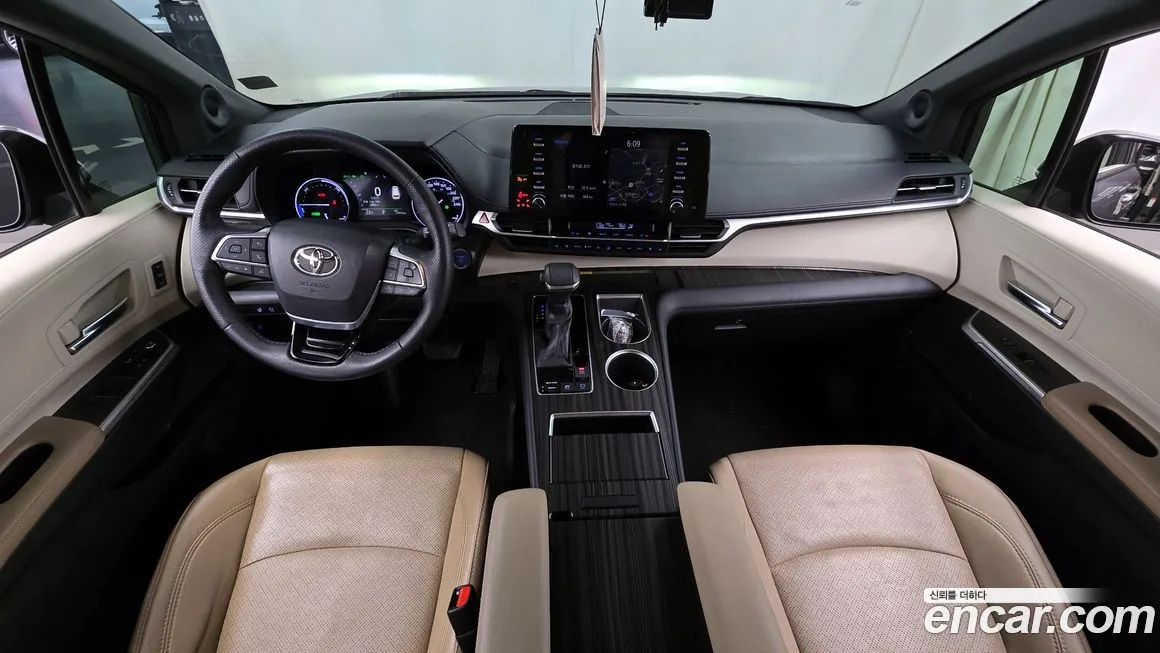 Toyota Sienna — фото 4