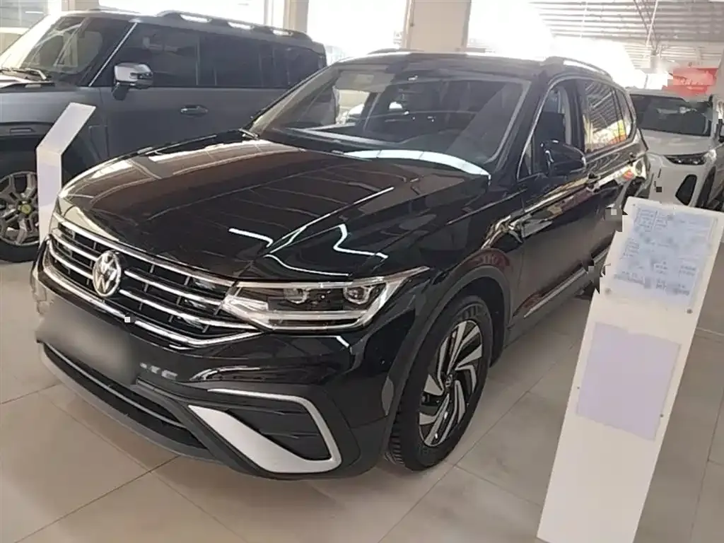 Volkswagen Tiguan L — фото 10