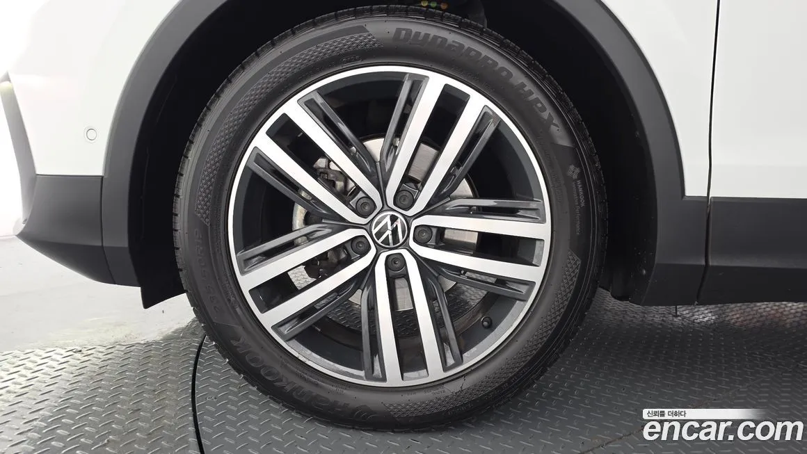 Volkswagen Tiguan — фото 9