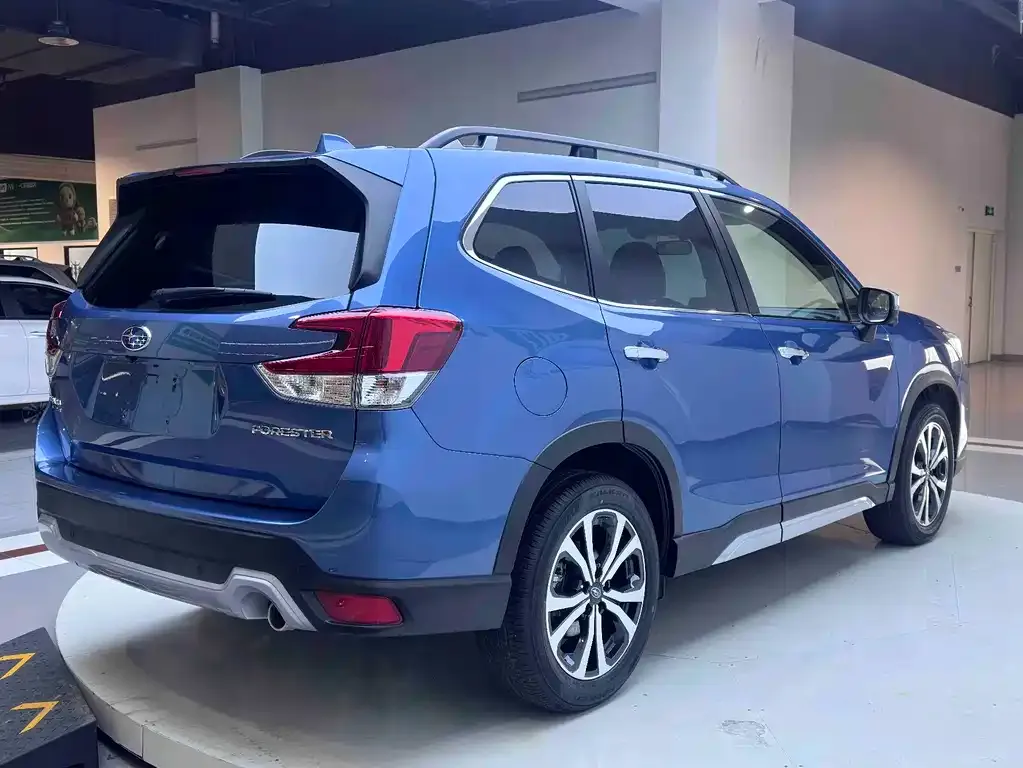 Subaru Forester — фото 10