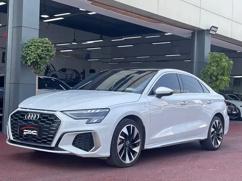 Audi A3 — фото 1