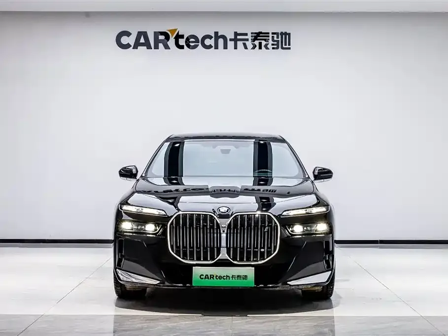 BMW i7 — фото 1