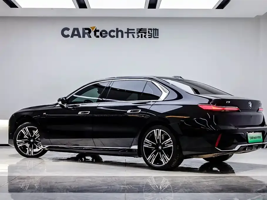 BMW i7 — фото 7