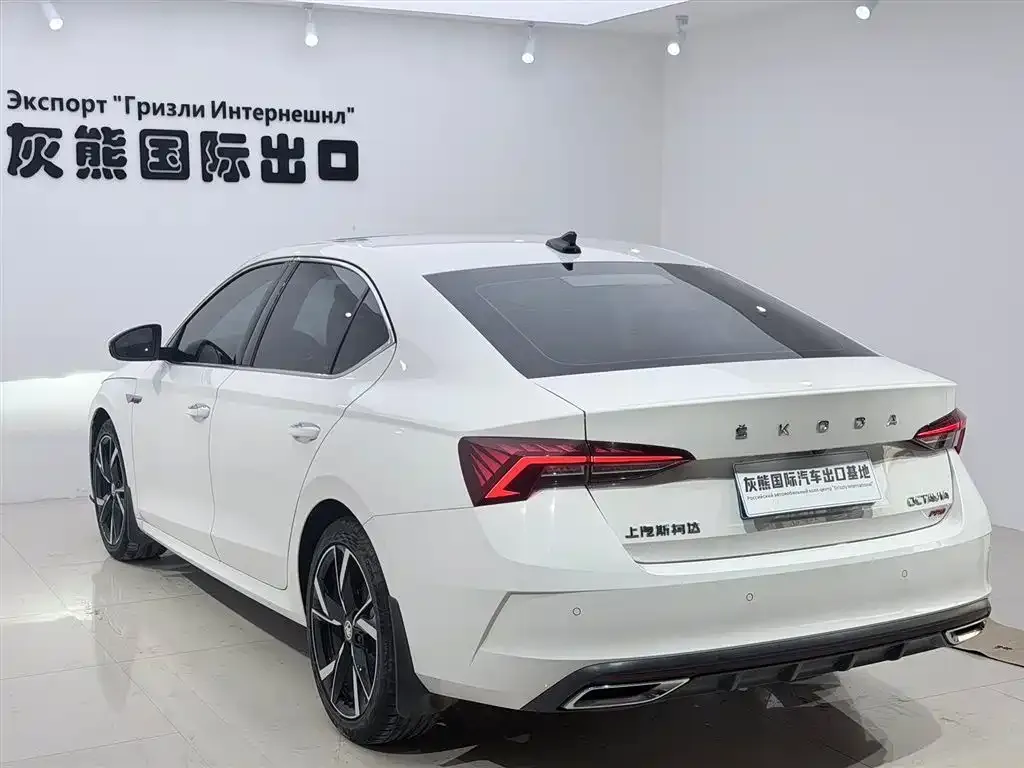 Skoda Octavia — фото 4