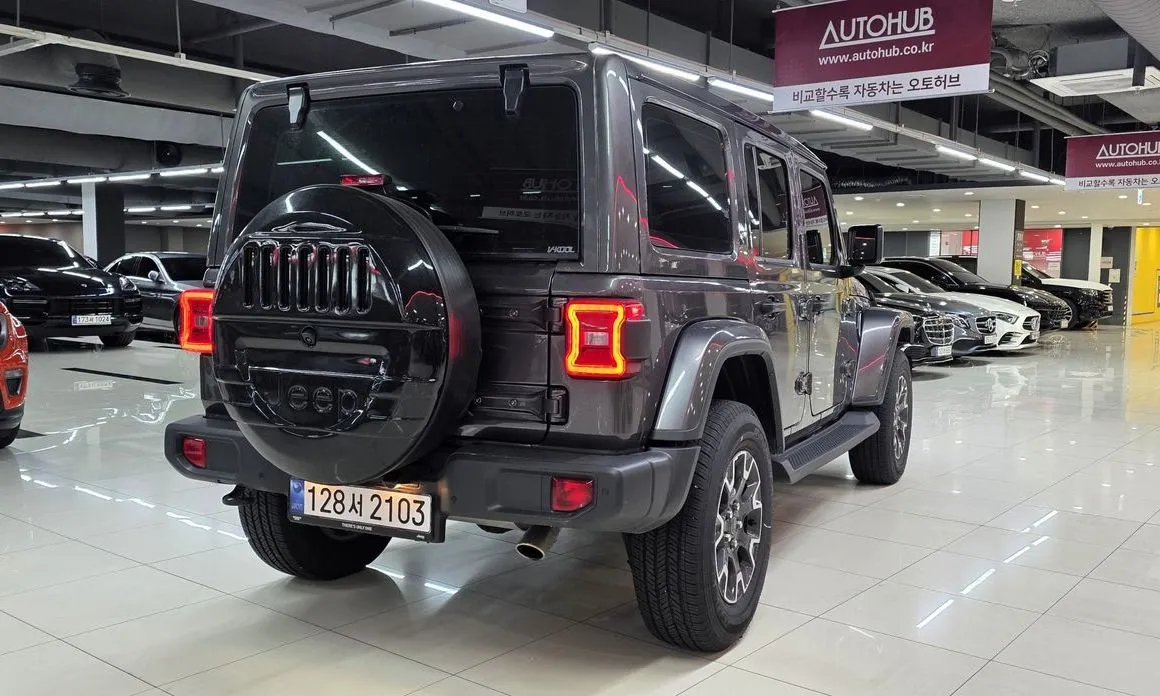 Jeep Wrangler — фото 7