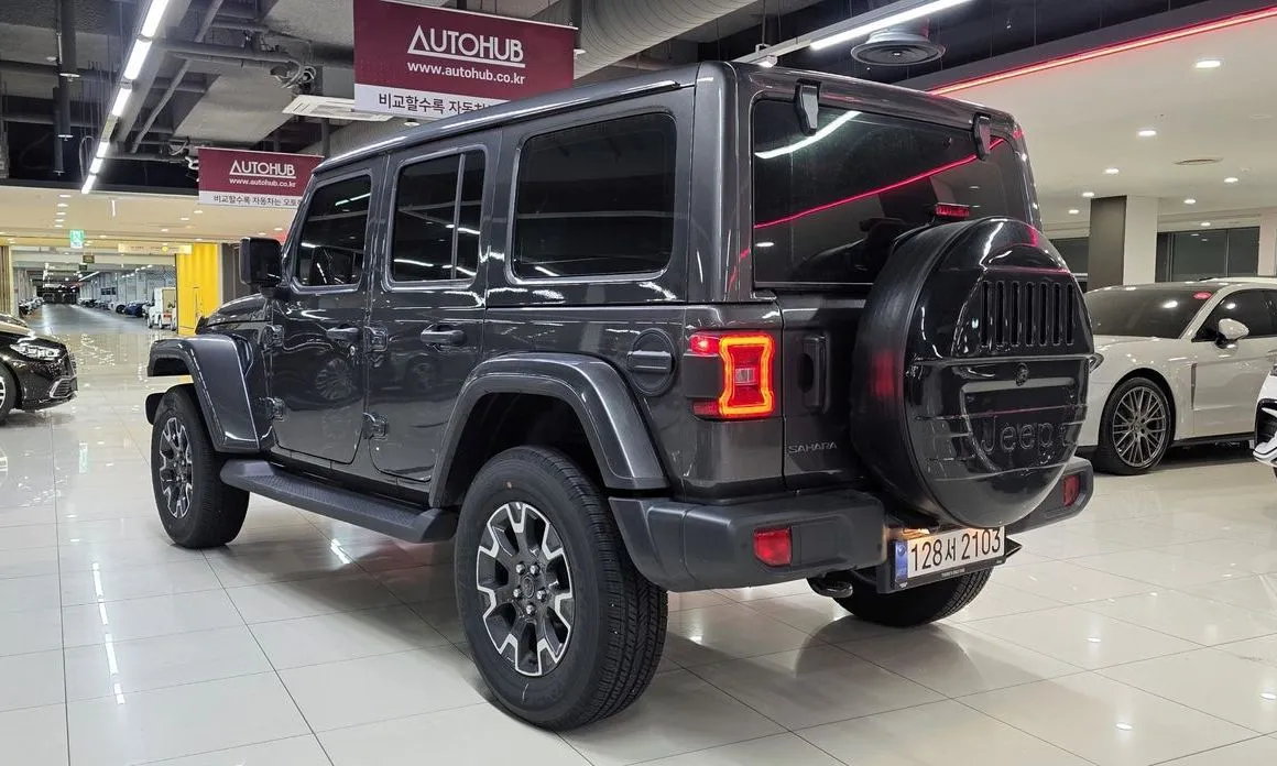 Jeep Wrangler — фото 9