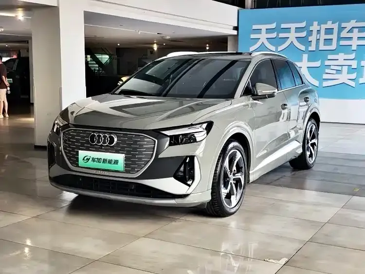 Audi Q4 e-tron — фото 1
