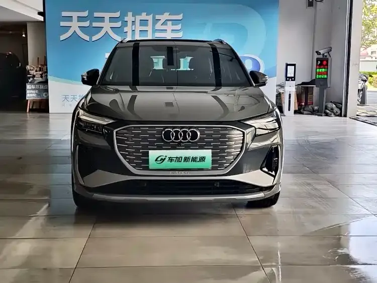 Audi Q4 e-tron — фото 3