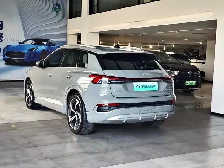 Audi Q4 e-tron — фото 2