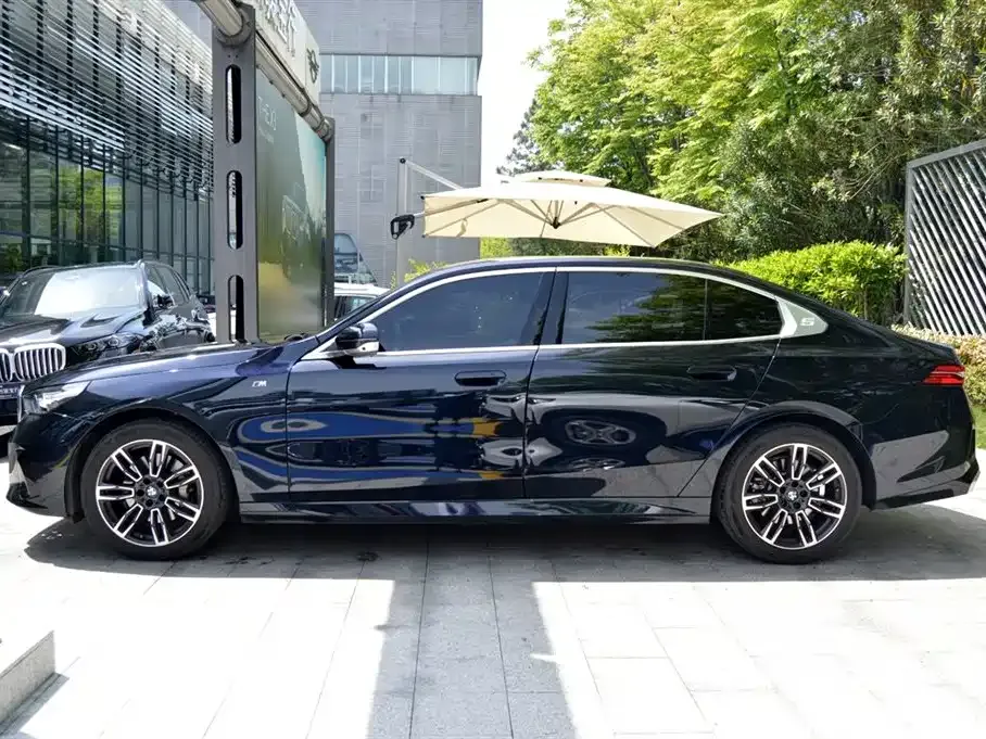 BMW 5 Series — фото 10