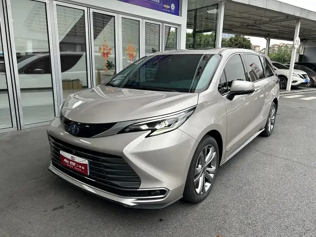 Toyota Sienna — фото 8