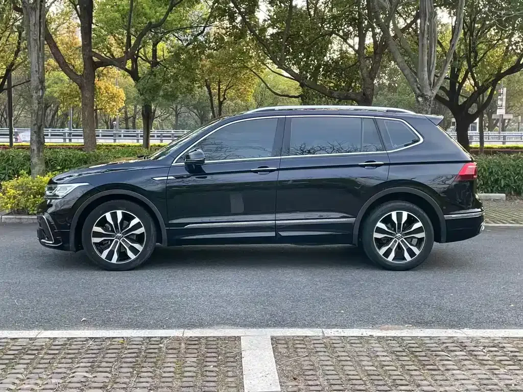 Volkswagen Tiguan L — фото 10