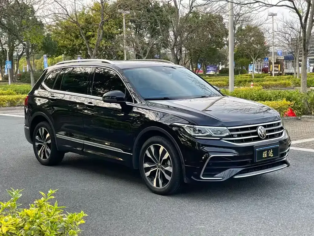 Volkswagen Tiguan L — фото 4