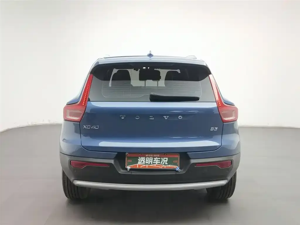 Volvo XC40 — фото 8