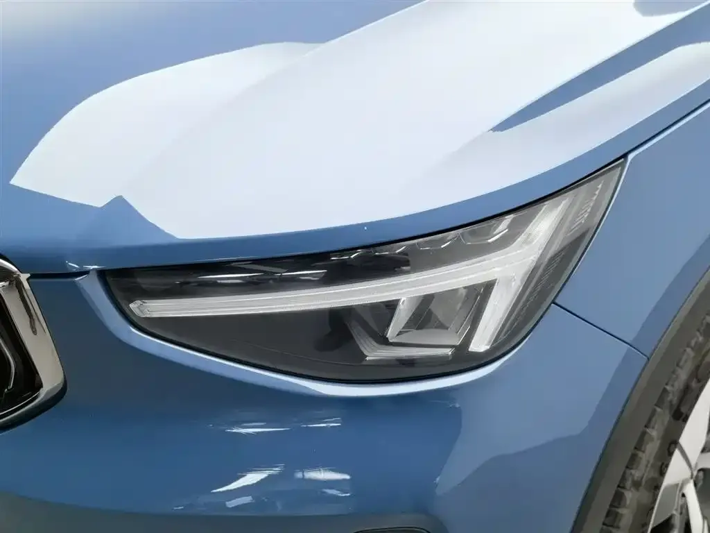 Volvo XC40 — фото 4