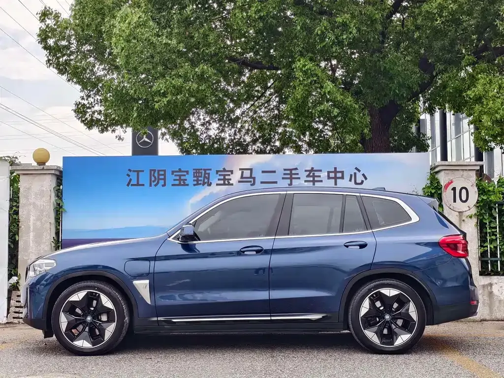 BMW iX3 — фото 10