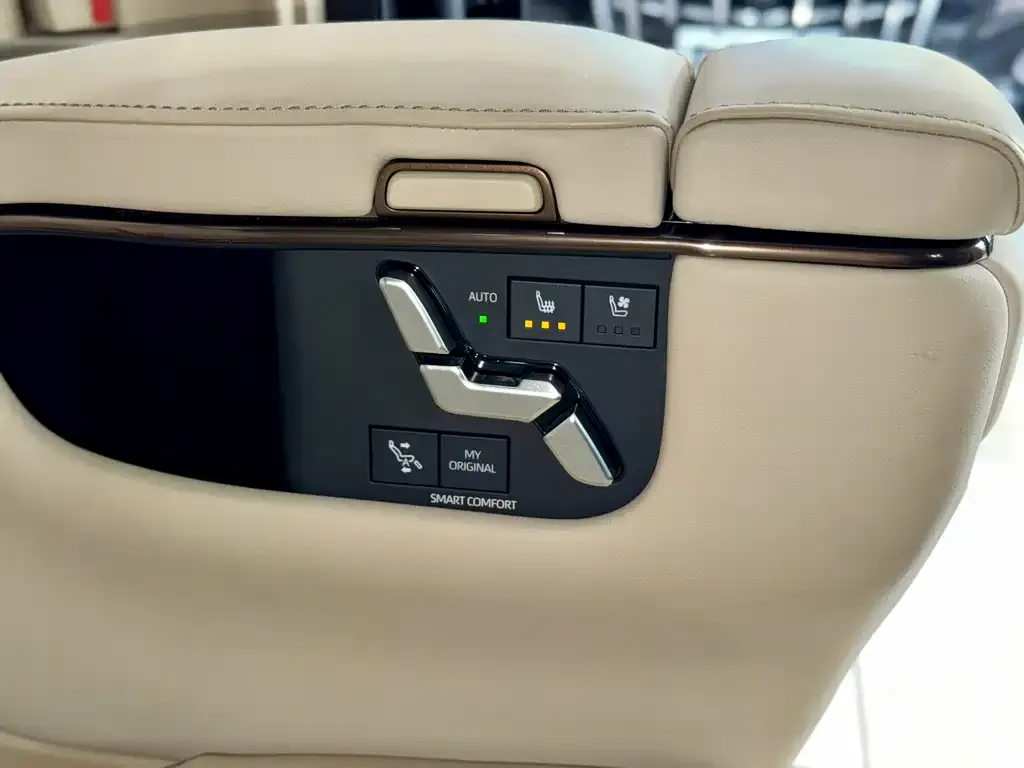 Toyota Vellfire — фото 2
