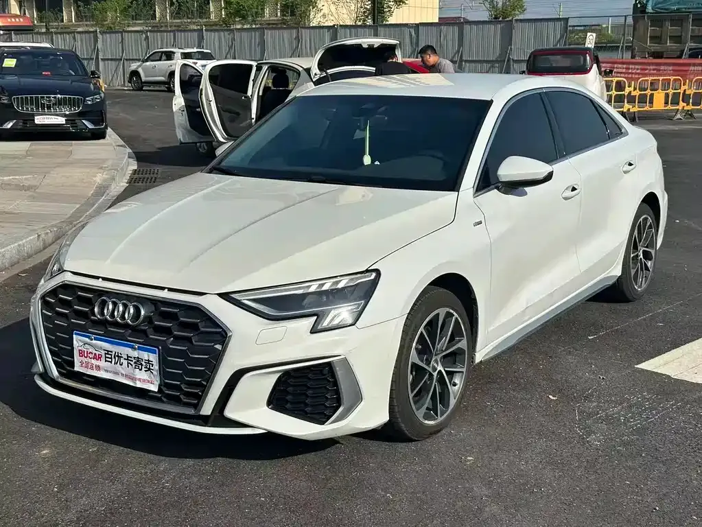 Audi A3 — фото 1