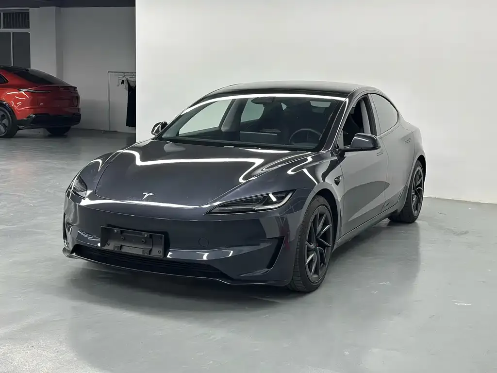 Tesla Model 3 — фото 1