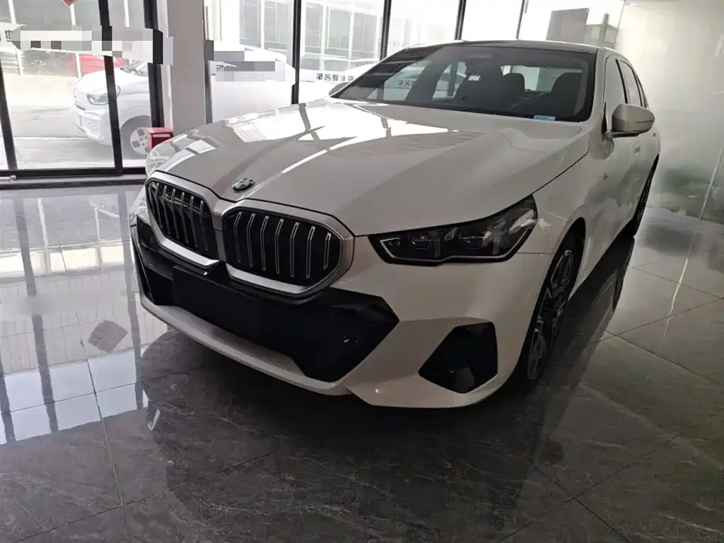 BMW 5 Series — фото 1