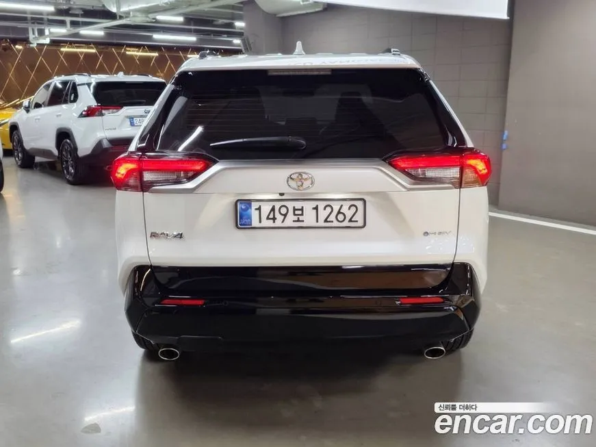 Toyota RAV4 — фото 4