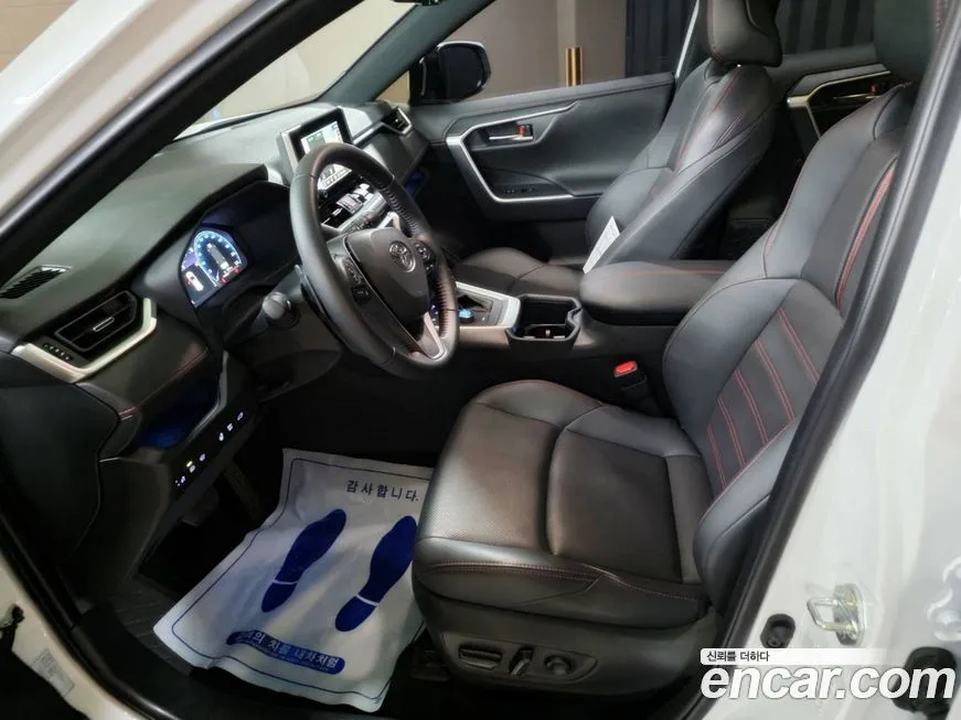 Toyota RAV4 — фото 10