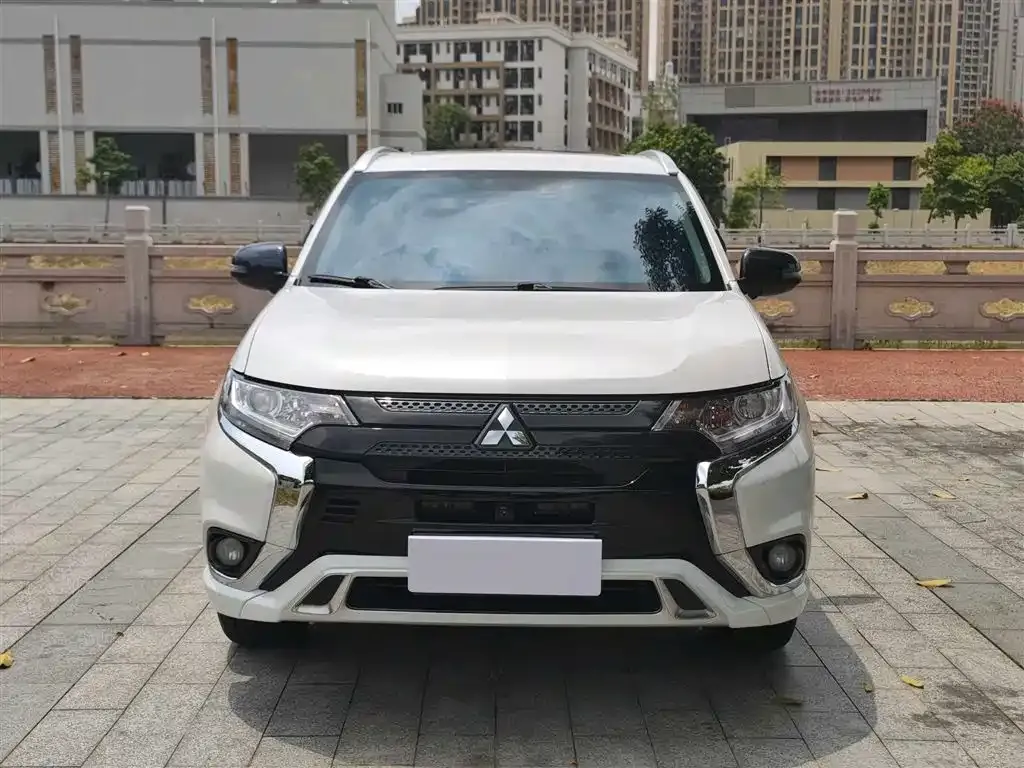 Mitsubishi Outlander — фото 7