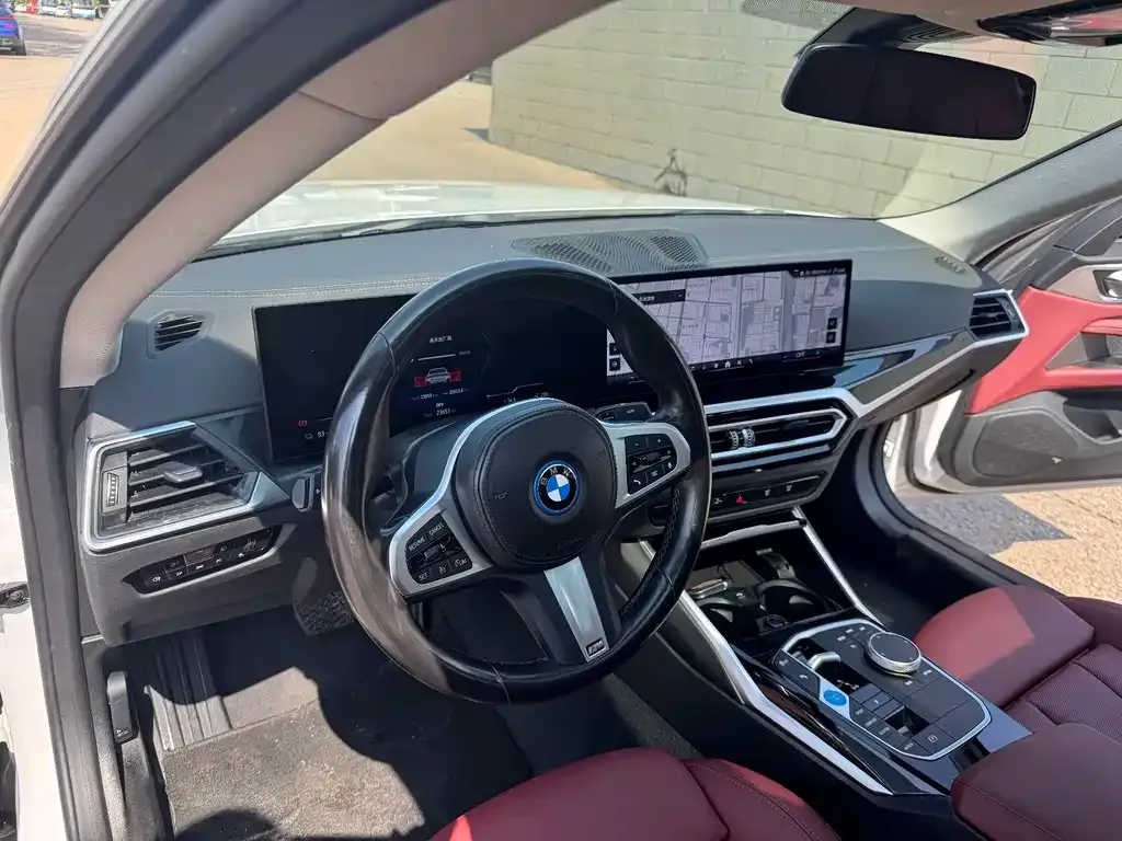 BMW i4 — фото 9