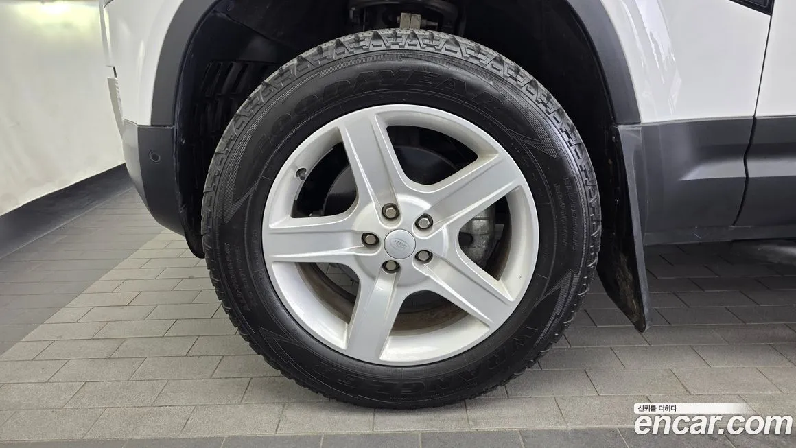 Land Rover Defender — фото 10