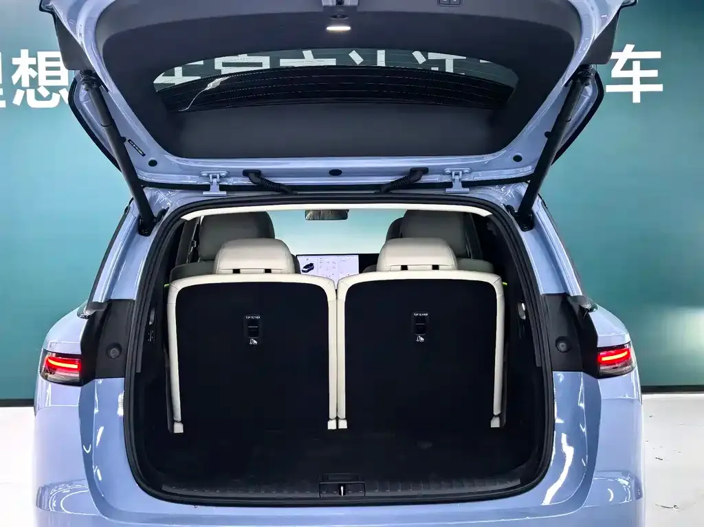 Li Auto i8 — фото 8