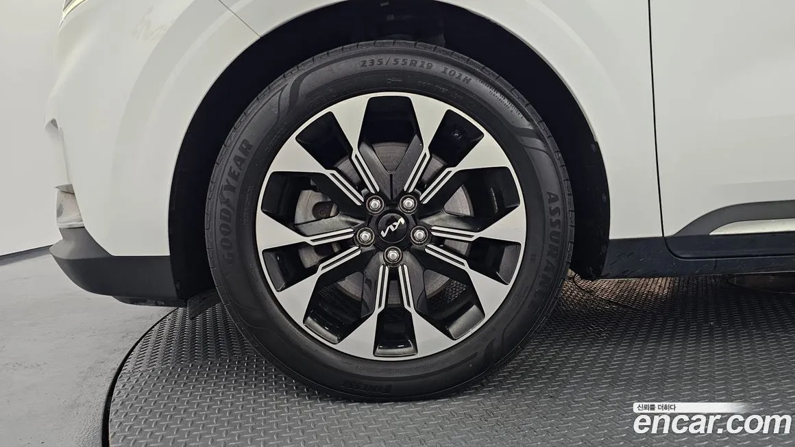 Kia Carnival — фото 10