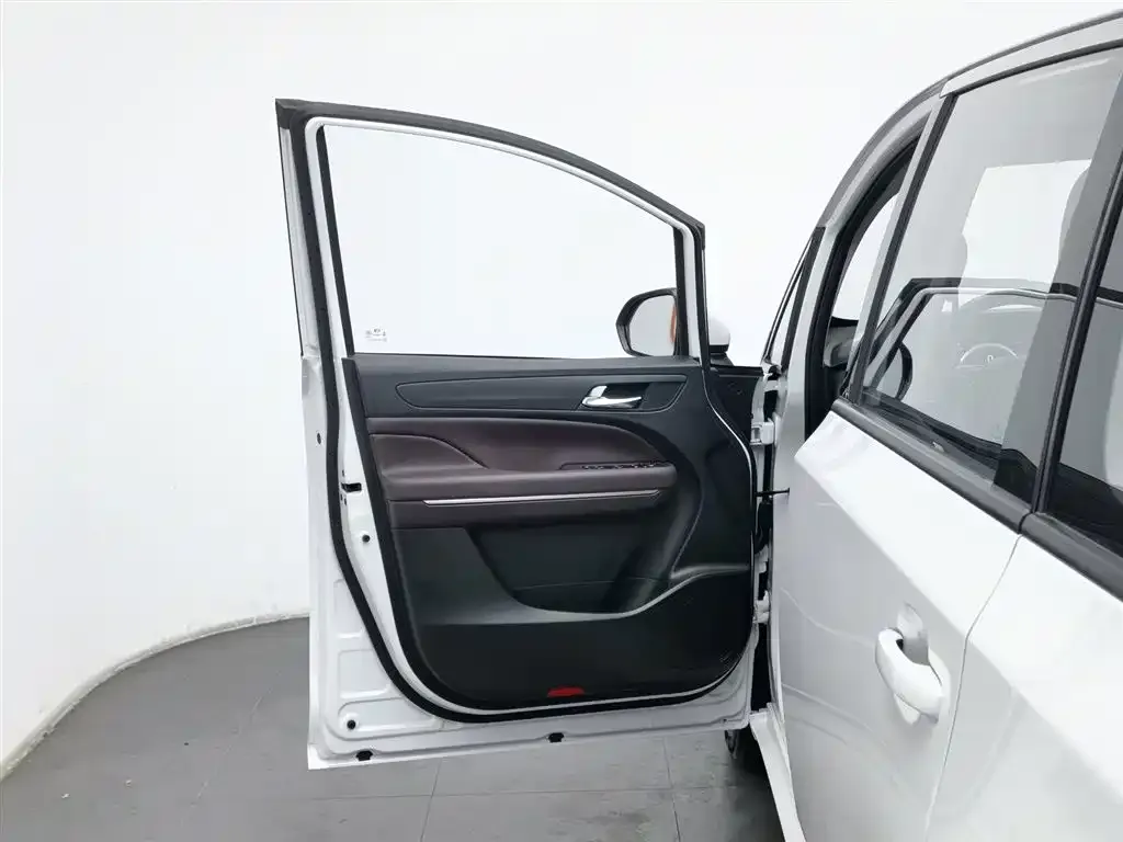 GAC Motor Trumpchi M6 — фото 3