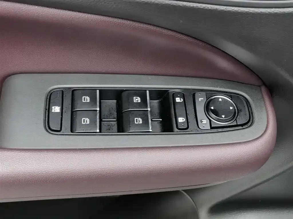 GAC Motor Trumpchi M6 — фото 10