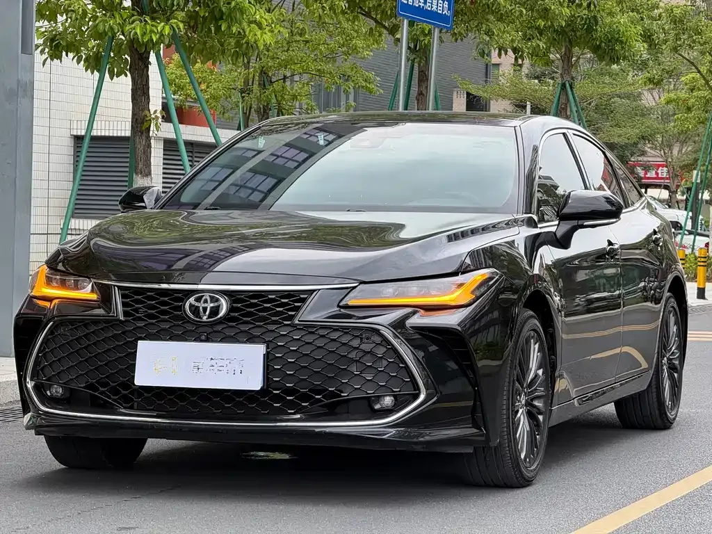 Toyota Avalon — фото 1