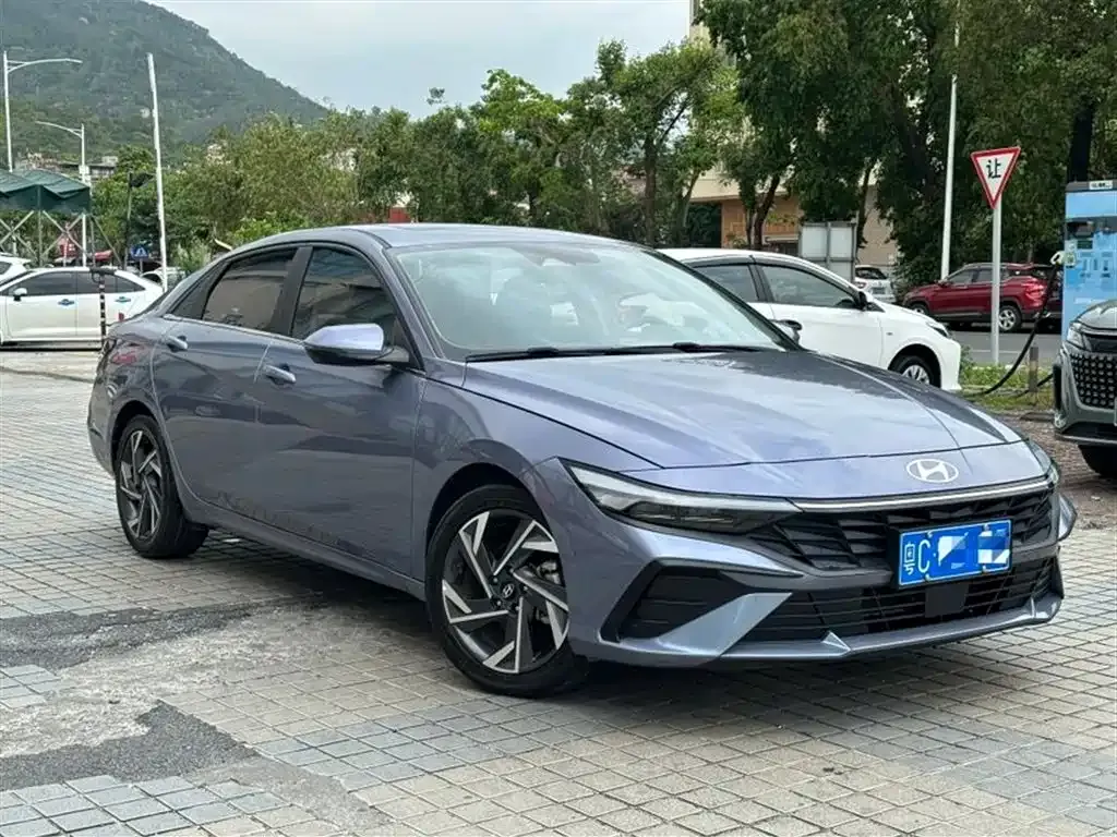 Hyundai Elantra — фото 8