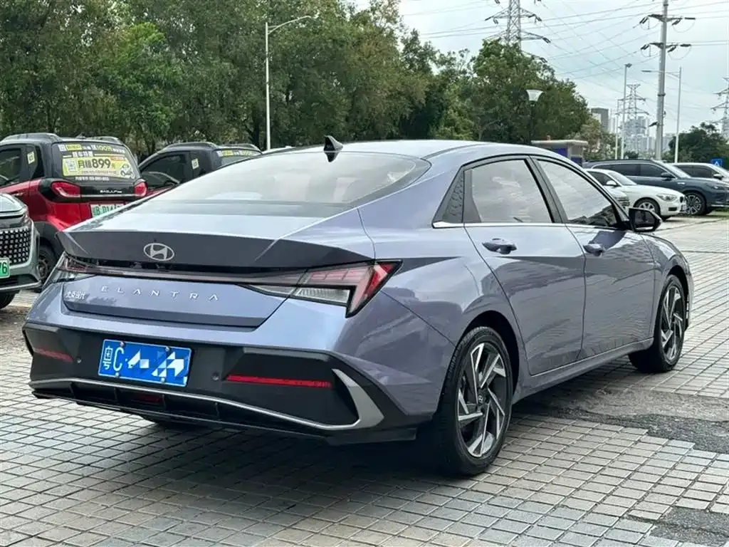Hyundai Elantra — фото 9