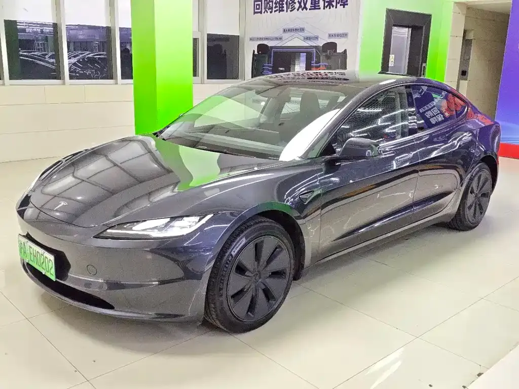 Tesla Model 3 — фото 1