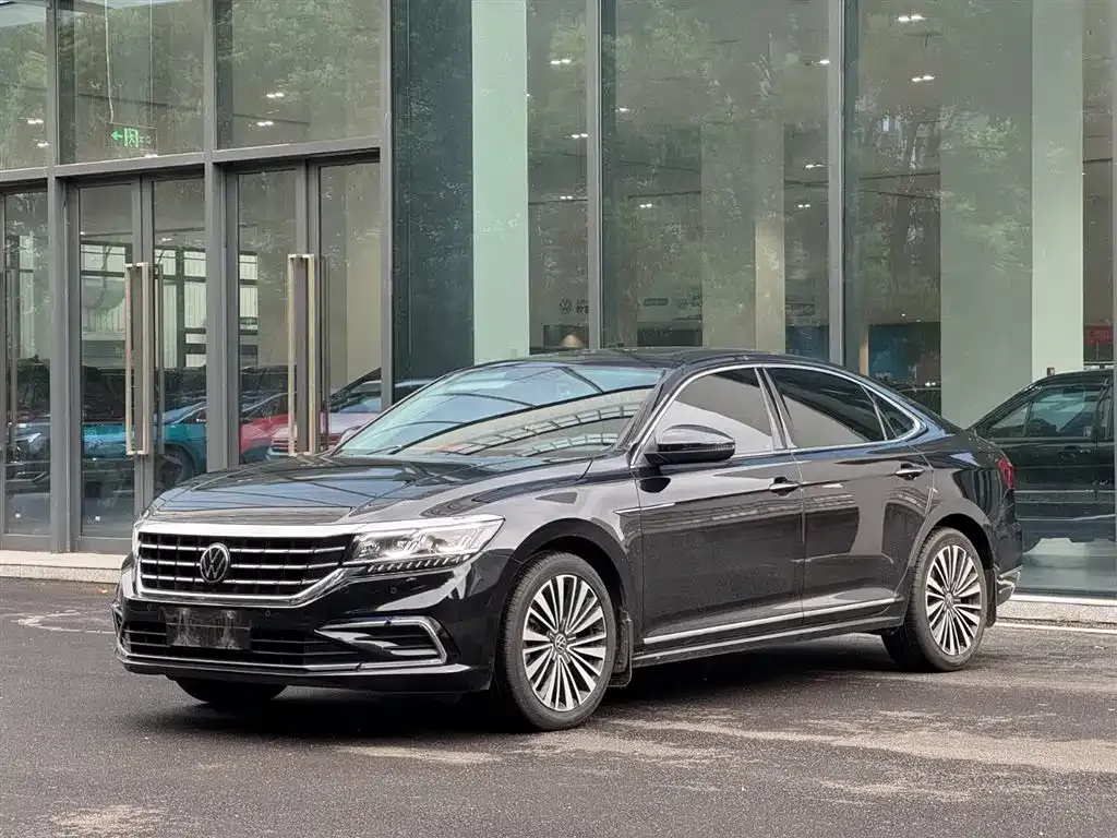 Volkswagen Passat — фото 1