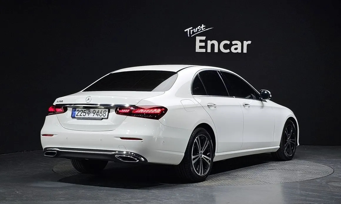 Mercedes-Benz E-Class — фото 5
