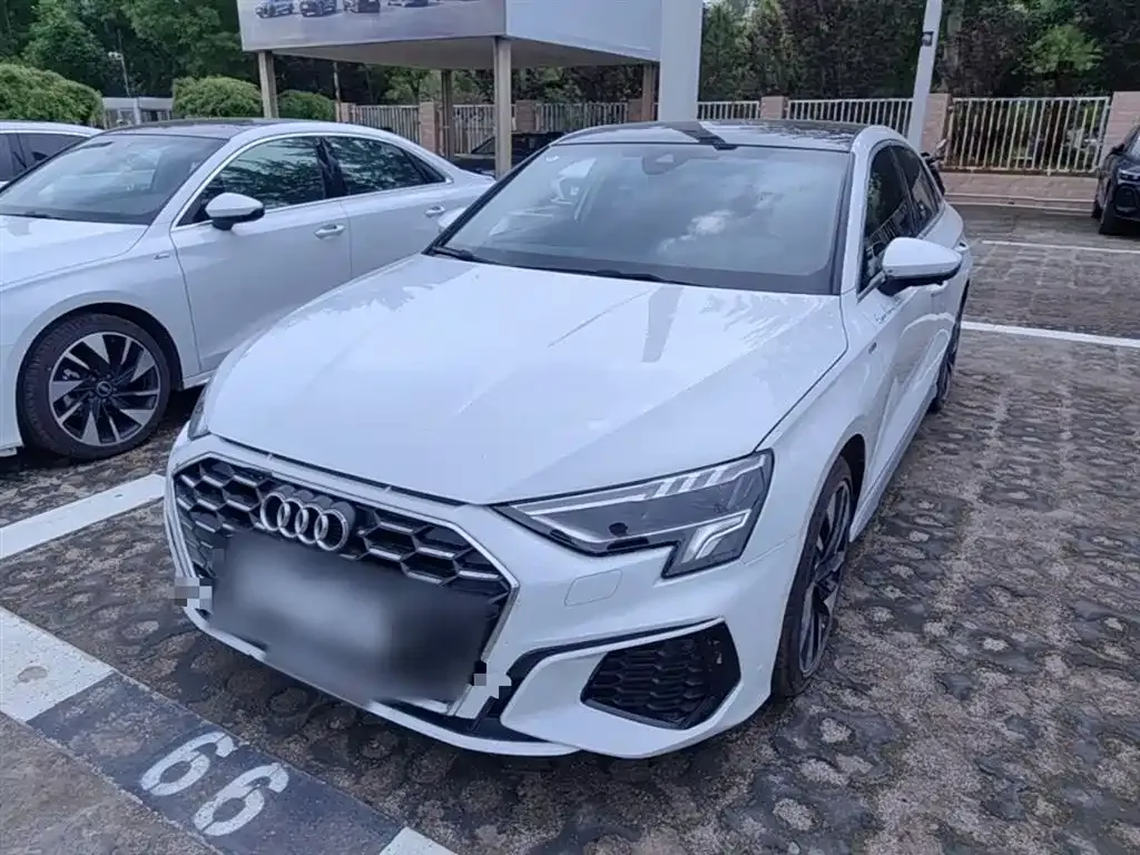 Audi A3 — фото 1