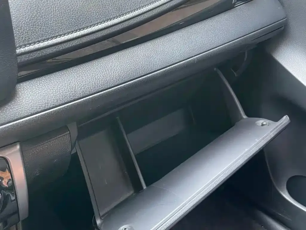 Toyota Yaris L — фото 3