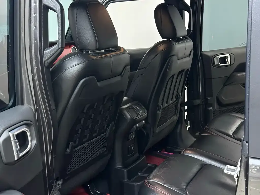 Jeep Wrangler — фото 5