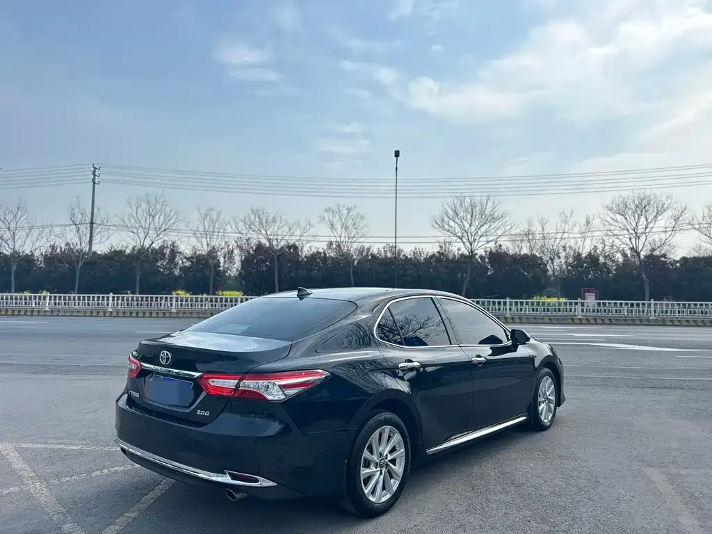 Toyota Camry — фото 3