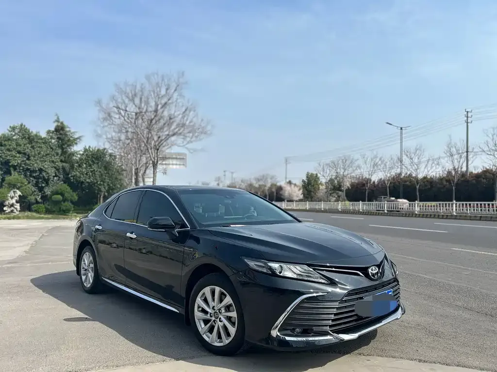 Toyota Camry — фото 9