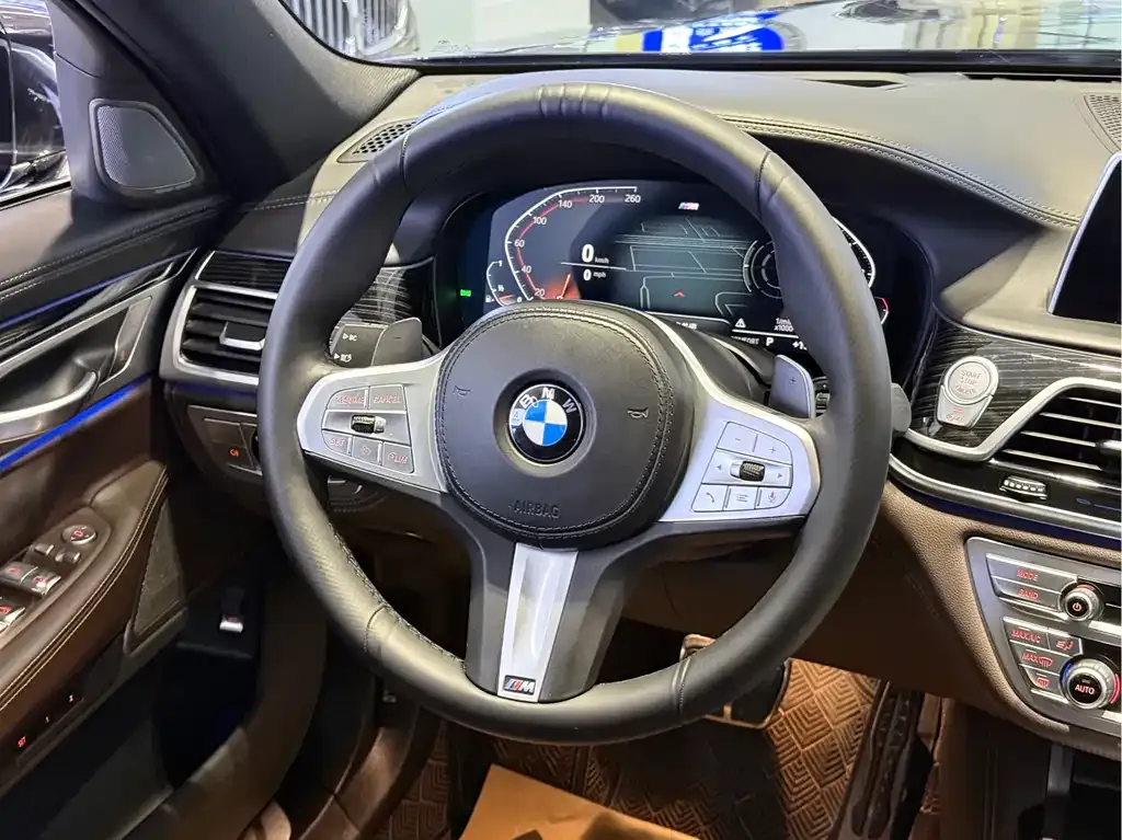 BMW 7 Series — фото 10