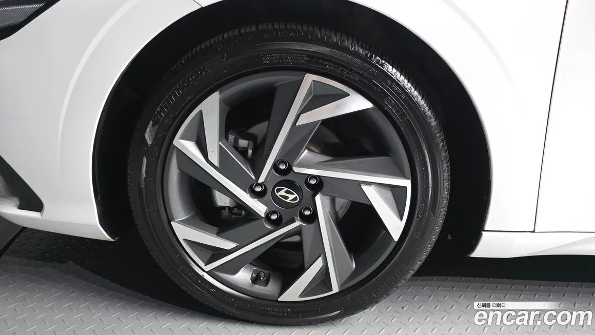 Hyundai AVANTE — фото 3